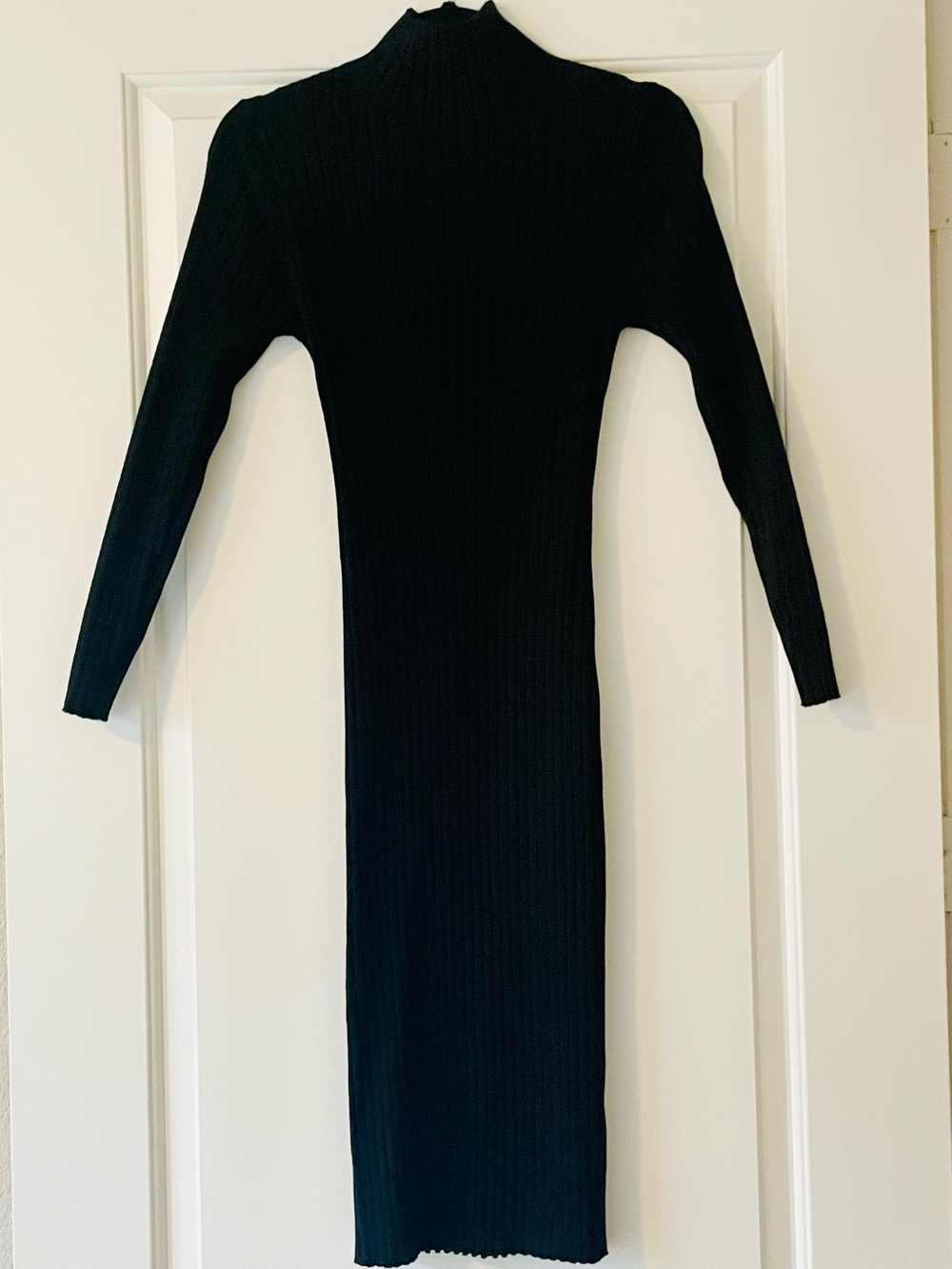 Sleek Black Rib-Knit Long Sleeve Midi Dress